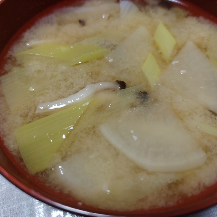 大根 長ネギ しめじのお味噌汁
